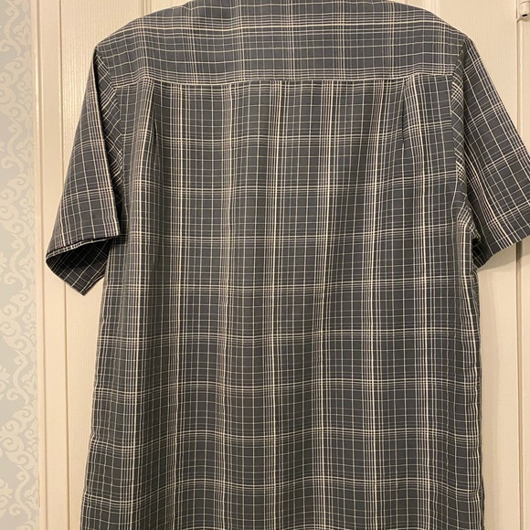 Men’s plaid short sleeve shirt- excellent condition- size Medium - Picture 3 of 3